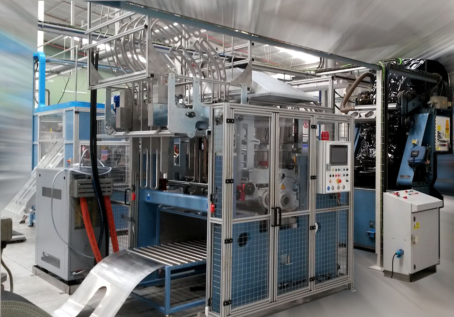 An inline food tray coating machine. An inline food tray coating machine.